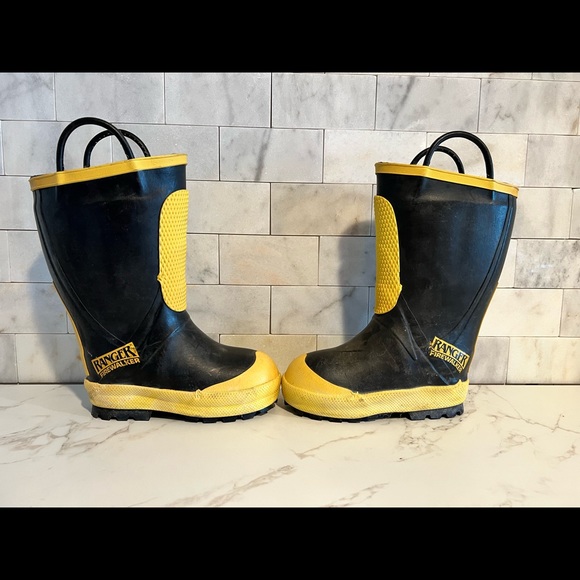 Authentic Women’s Fire Boots - Size 5 - Picture 3 of 4